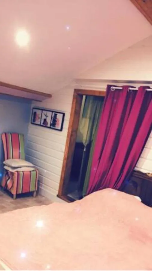 Chambre familiale à la ferme Montesquieu-Avantes Maison d'hôtes